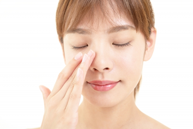 いちご鼻を治したい 鼻の黒ずみができる原因と改善を知ろう